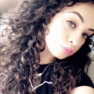 Meet your Posher, Kayla